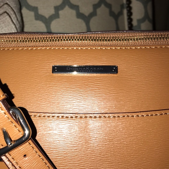 Brand New - Donna Karan NewYork Tote w/ Dust Cover - Picture 3 of 8